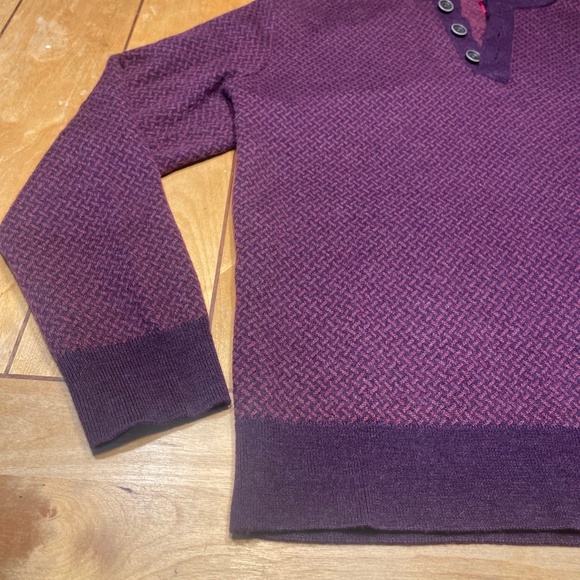 Untuckit 100% Merino Wool Button Collar Sweater Large Mulberry Color Crosshatch - Picture 2 of 14